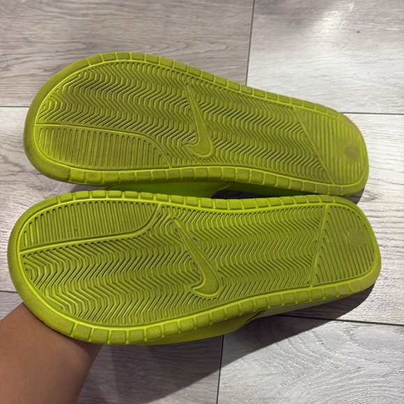 Stussy x Nike Benassi Slides Bright Cactus - Picture 5 of 7